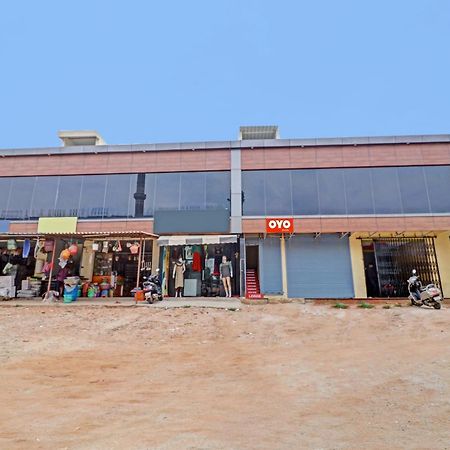 Hotel O Lakshmi Sri Deluxe Boarding & Lodgeing Kumbalgod エクステリア 写真