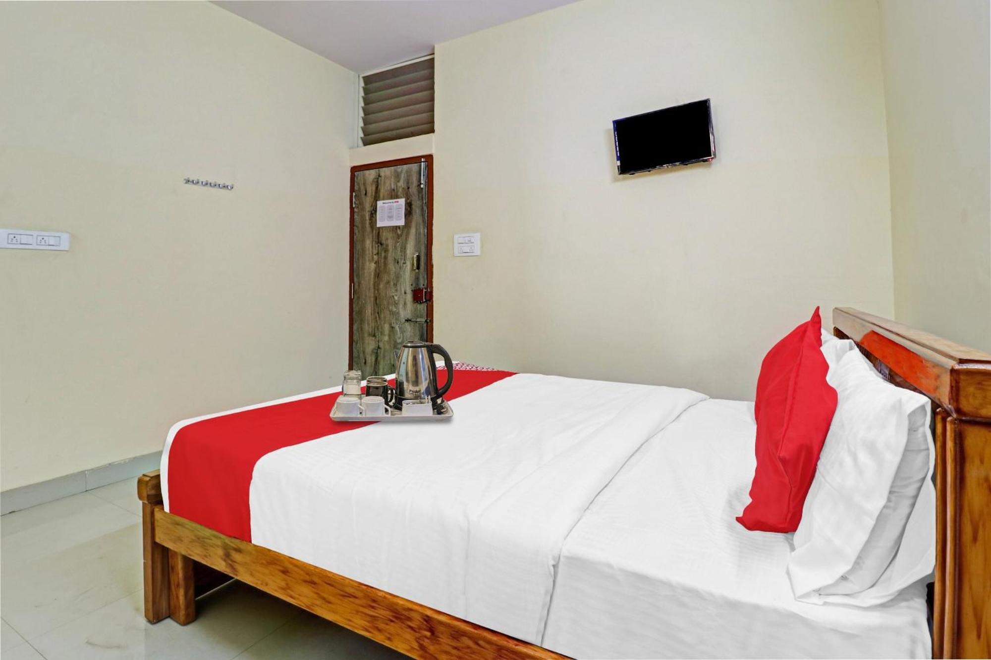 Hotel O Lakshmi Sri Deluxe Boarding & Lodgeing Kumbalgod エクステリア 写真