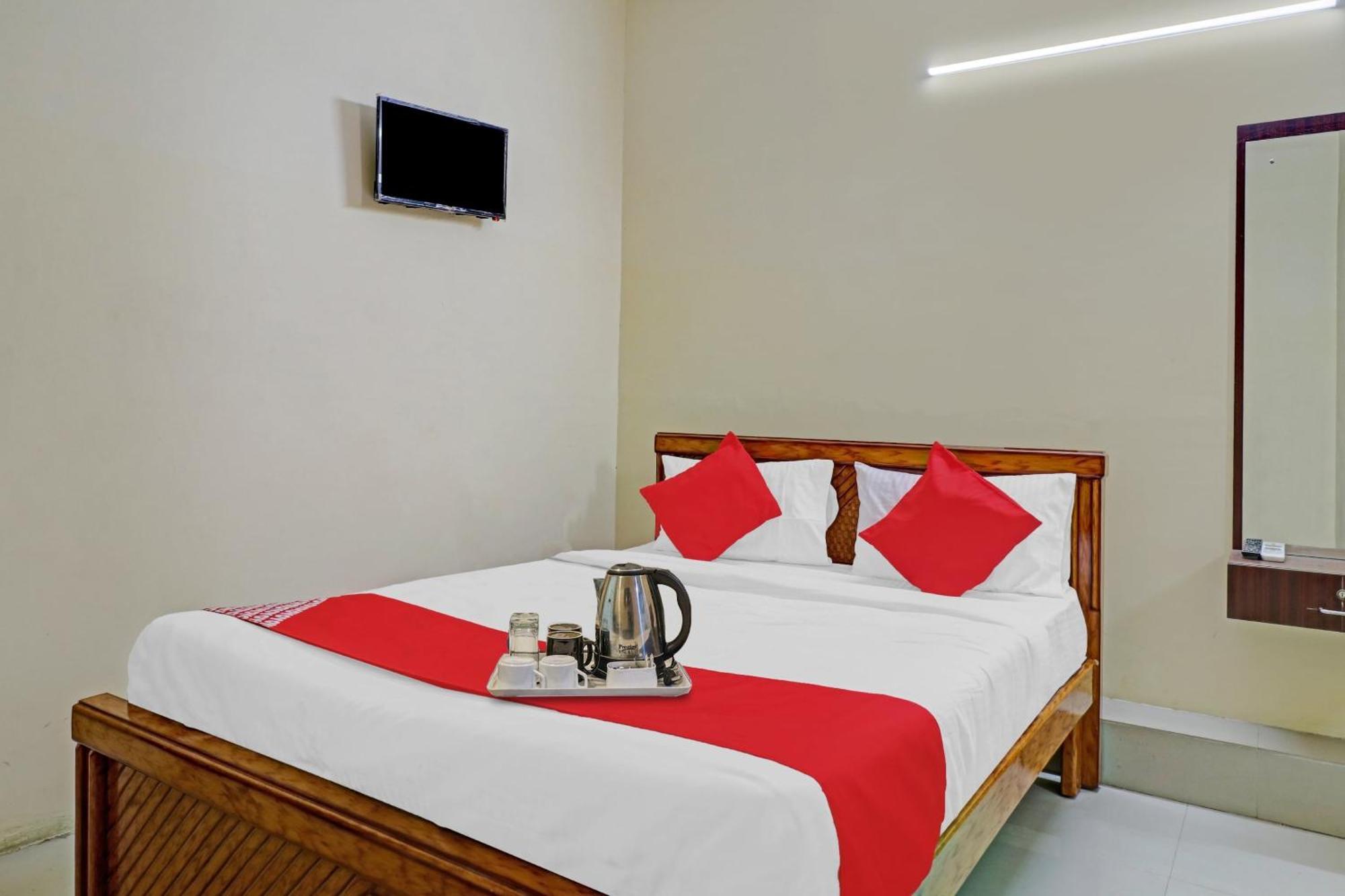 Hotel O Lakshmi Sri Deluxe Boarding & Lodgeing Kumbalgod エクステリア 写真