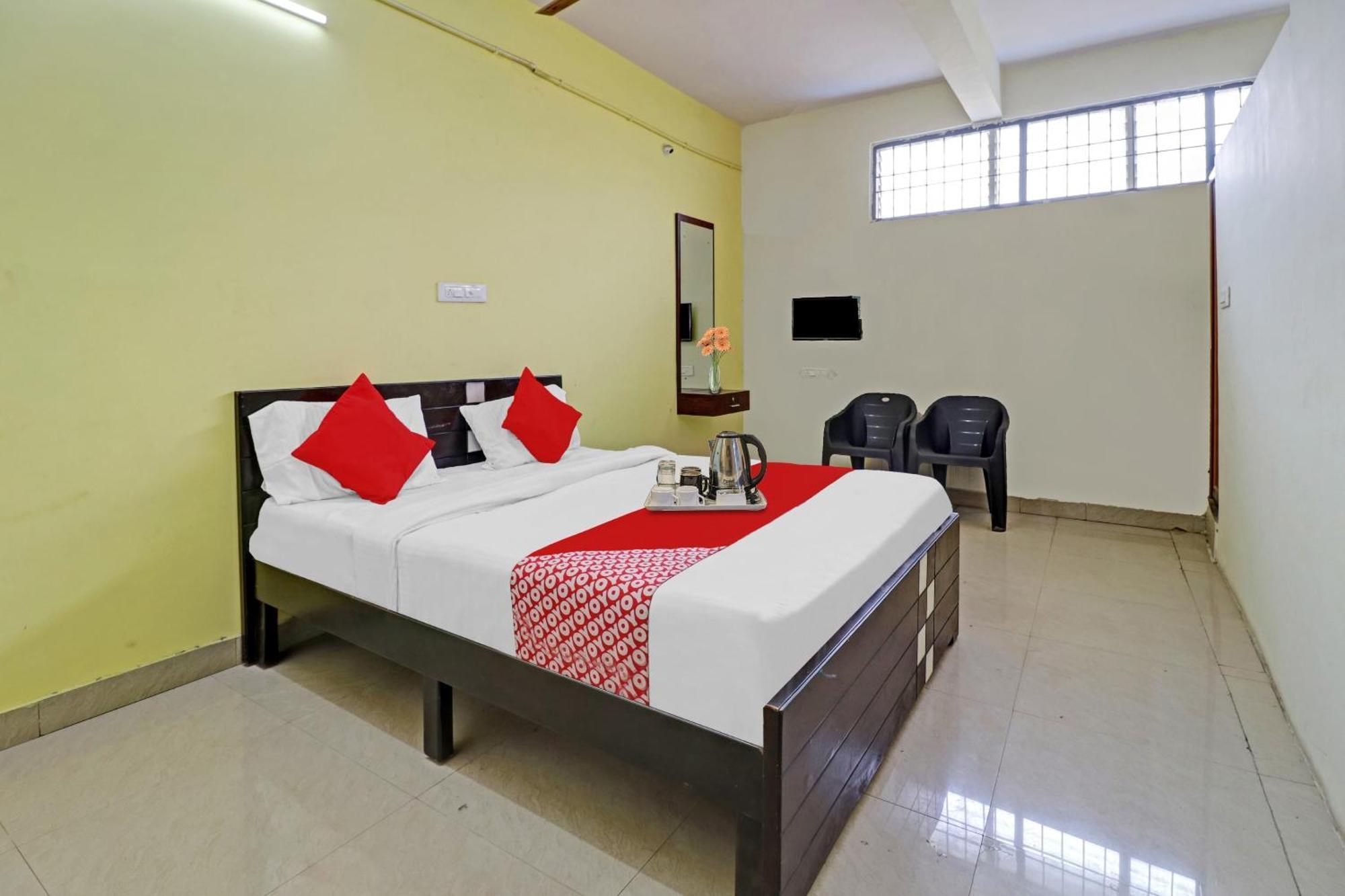 Hotel O Lakshmi Sri Deluxe Boarding & Lodgeing Kumbalgod エクステリア 写真