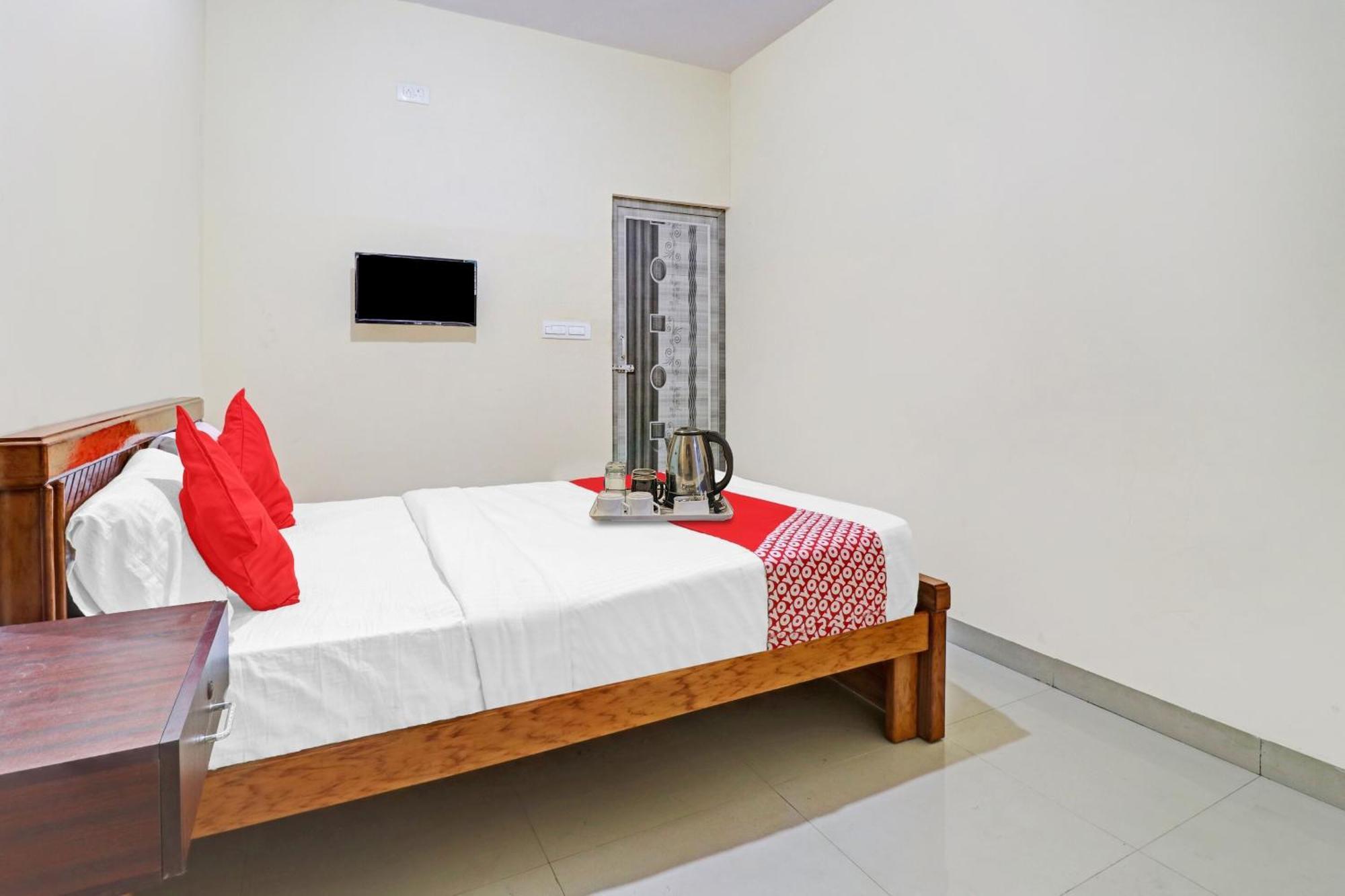 Hotel O Lakshmi Sri Deluxe Boarding & Lodgeing Kumbalgod エクステリア 写真