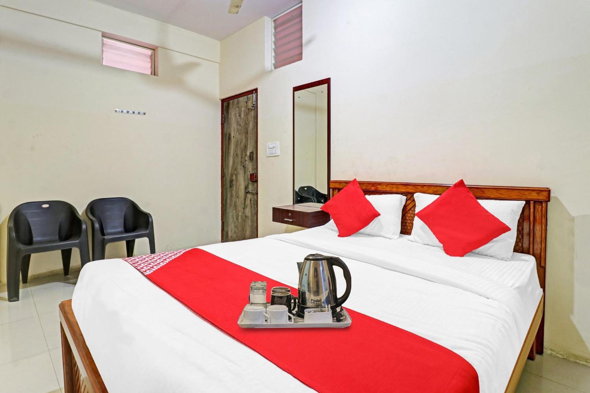 Hotel O Lakshmi Sri Deluxe Boarding & Lodgeing Kumbalgod エクステリア 写真