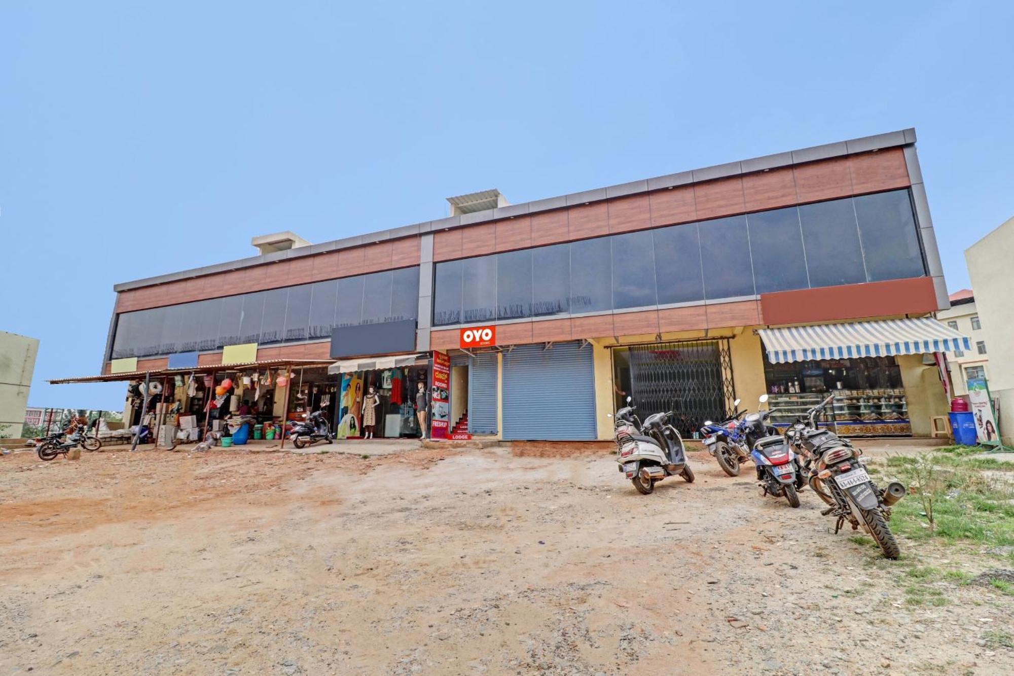 Hotel O Lakshmi Sri Deluxe Boarding & Lodgeing Kumbalgod エクステリア 写真