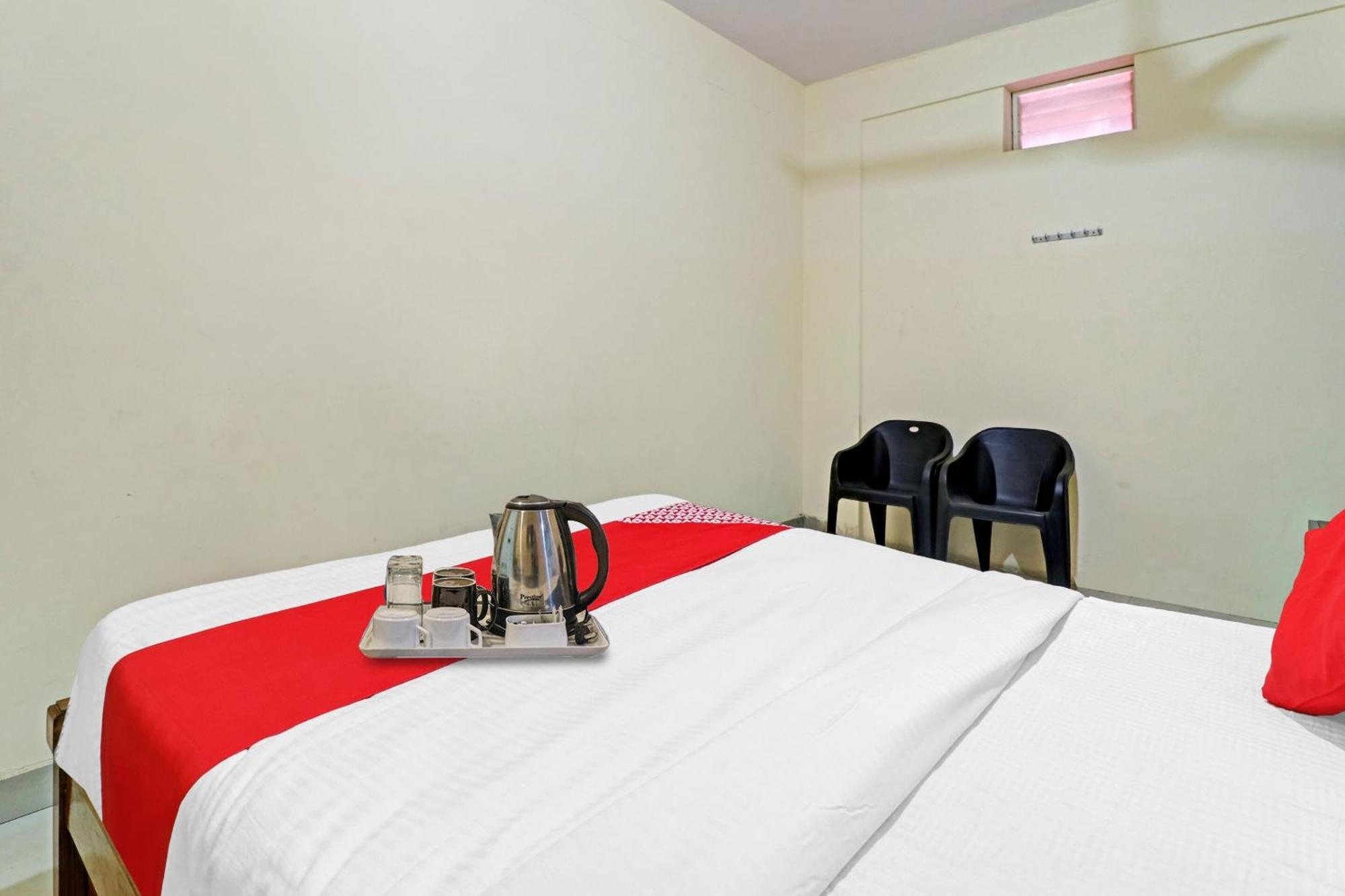 Hotel O Lakshmi Sri Deluxe Boarding & Lodgeing Kumbalgod エクステリア 写真