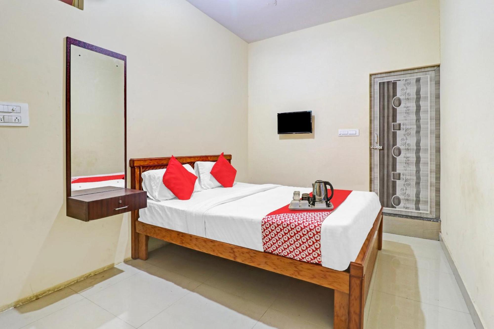 Hotel O Lakshmi Sri Deluxe Boarding & Lodgeing Kumbalgod エクステリア 写真
