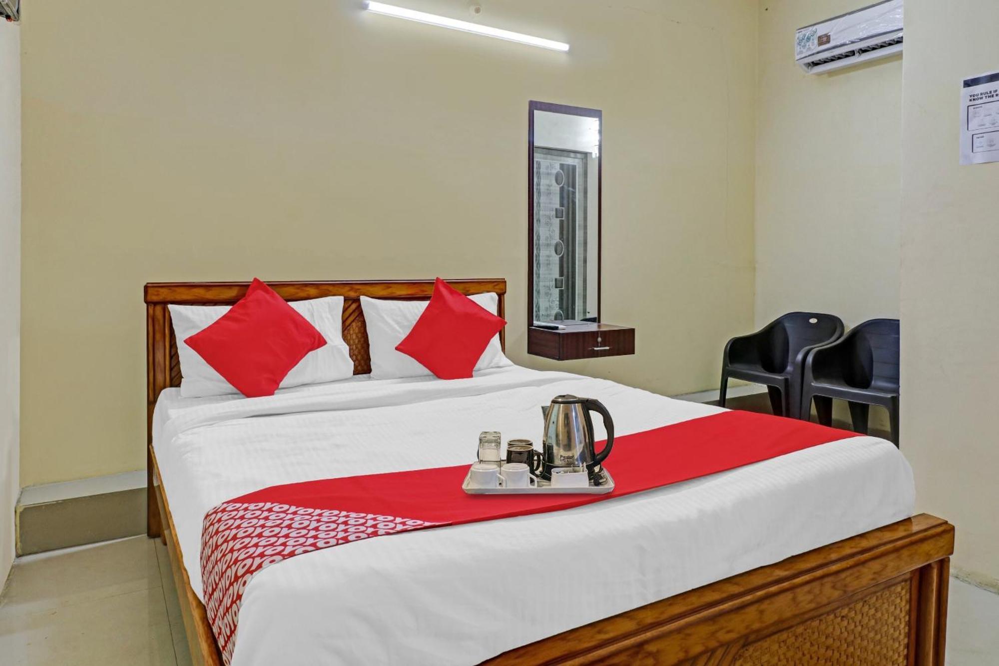 Hotel O Lakshmi Sri Deluxe Boarding & Lodgeing Kumbalgod エクステリア 写真