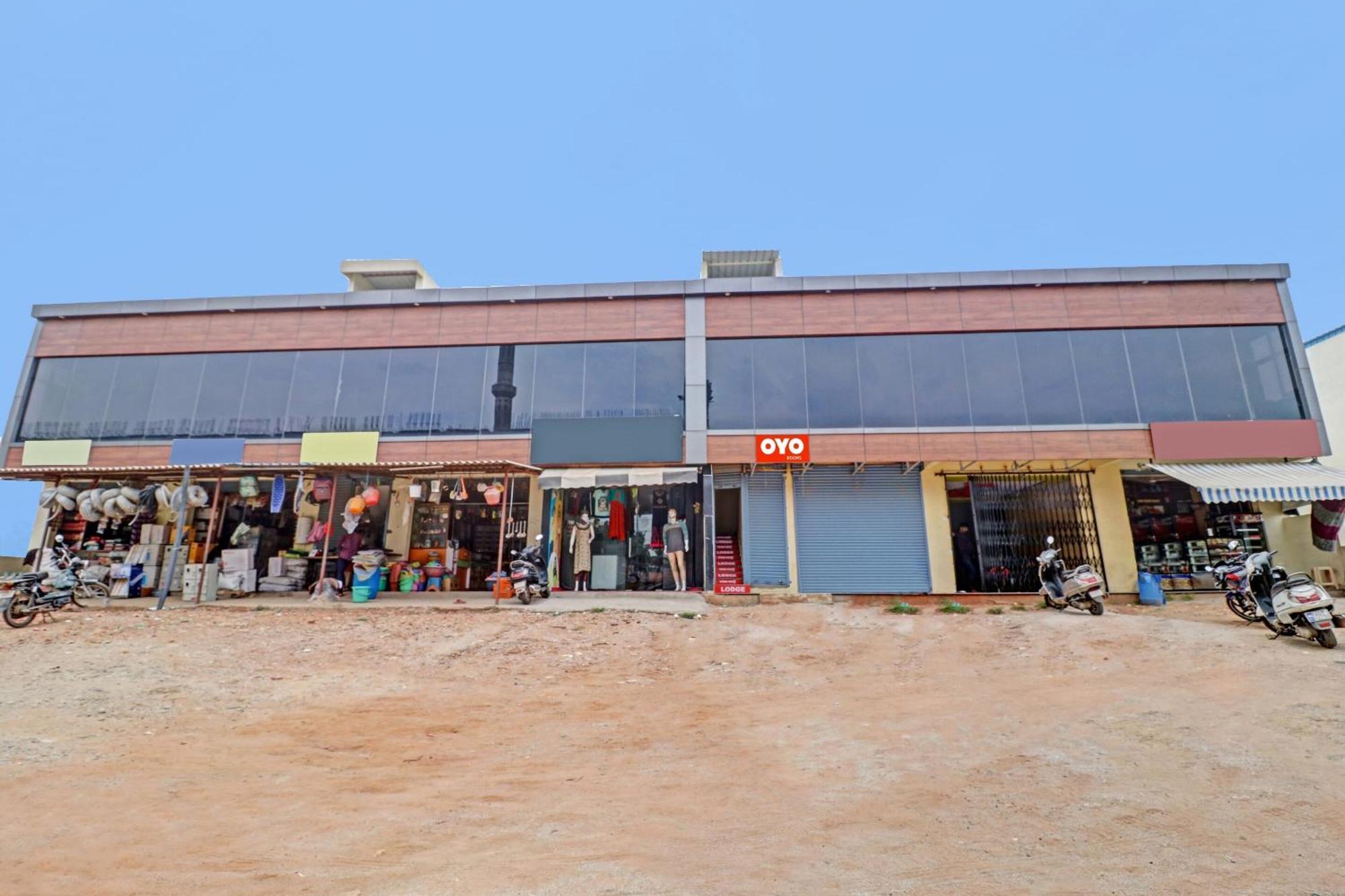 Hotel O Lakshmi Sri Deluxe Boarding & Lodgeing Kumbalgod エクステリア 写真